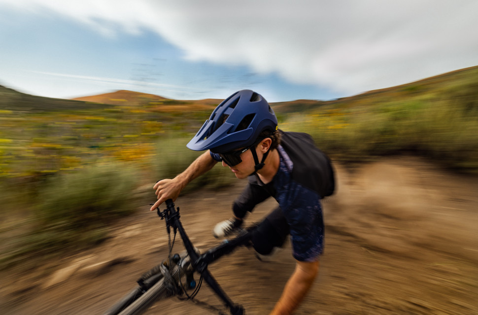 Giant mountain bike clearance helmet